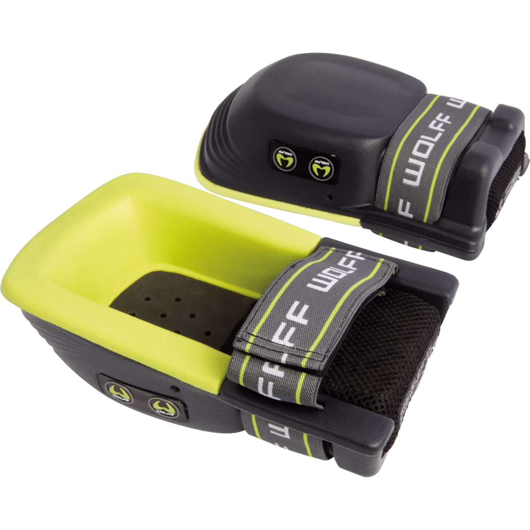 WOLFF_Dummy_81715_Knee protector 200 Pro_2025-08 Close-up van een paar felgele en zwarte kniebeschermers met verstelbare grijze banden met merkopdruk, gestructureerde gele buitenlaag, zwarte gewatteerde binnenzijde met ventilatiegaten en kleine ronde merkknoppen aan de zijkant; afgebeeld op een witte achtergrond.
